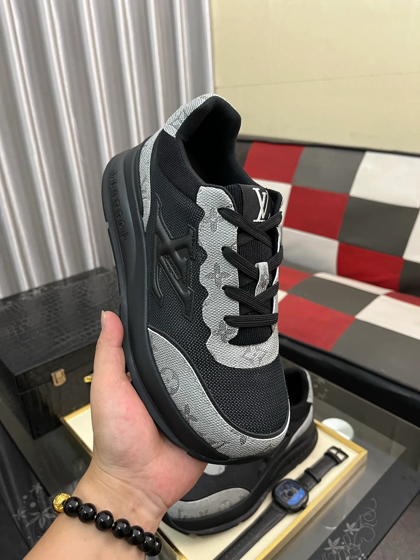 Men's shoes 💰458⌚️⌚️【LOUlS VUlTTON】Louis Vuitton ~ unique and casual style. LV counter purchasing 🏃casual shoes😍😍 are on sale at the men's counter at the same time. Italian imported brands select top-layer Italian cowhide. 🐑Sheepskin lining (refuses to discolor and grind feet) Sole: Original sole specially provided by the original factory 🎬Better in kind Code number: 38-443⃣️Color selection